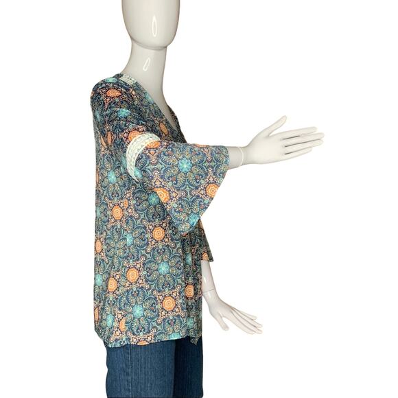 NEW DIRECTIONS Women Top Size M moroccan print bell sleeves - Picture 7 of 9